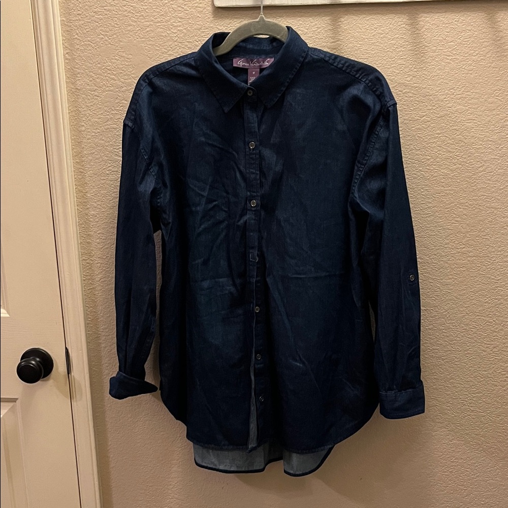 Gloria Vanderbilt lightweight Button Down Shirt